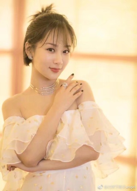 杨紫和热巴谁演技好 杨紫和热巴身高体重对比数据