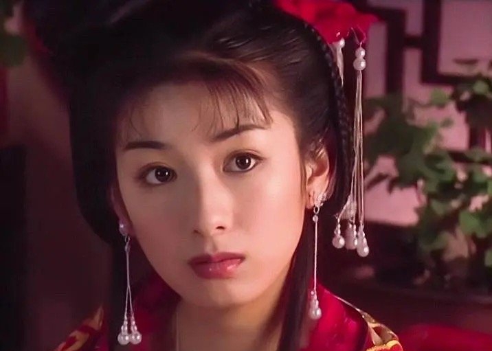 黄奕的脸为何变化这么大 真的整容了吗