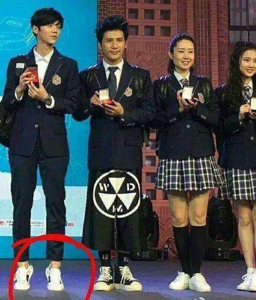 ¹�Ϻ���һɽ��ʶ�� ��һɽ��¹�����߶Ա�ͼ