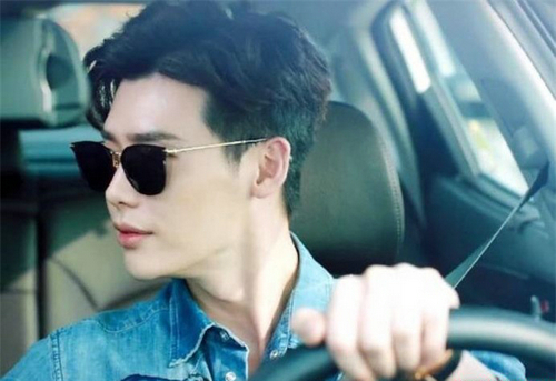 ����˶�촽�ϵ����ƽ�ʲô �����˵İ̺���