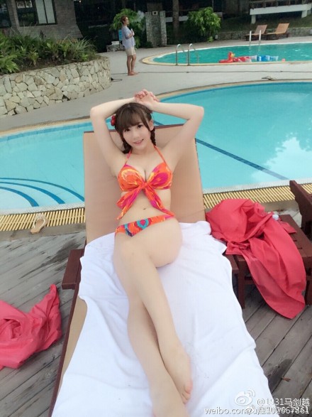 ����ԽŮ�ŵ��ϰ���˭ ˮ������SHOW����ԽӾװ�Ը���Ƭ����