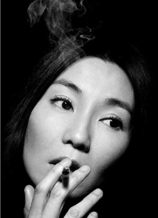 张曼玉凑鬼天后是什么梗 张曼玉暴瘦的有点怪像是吸毒导致