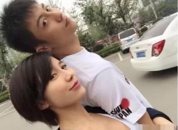 出道就是"龙女郎"的张艺上受到很多人的关注也是很