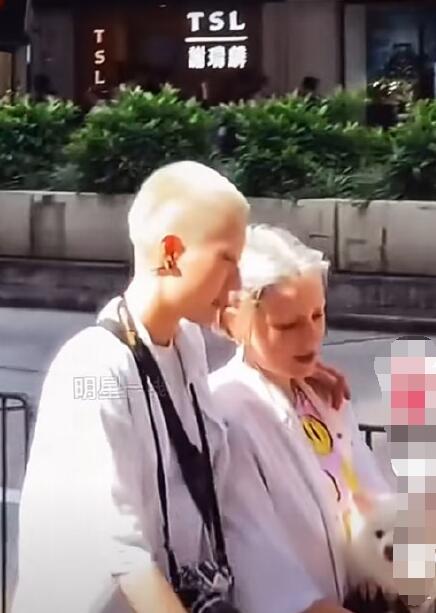 ��׿�ֺ�Ů����Ƭ ������������