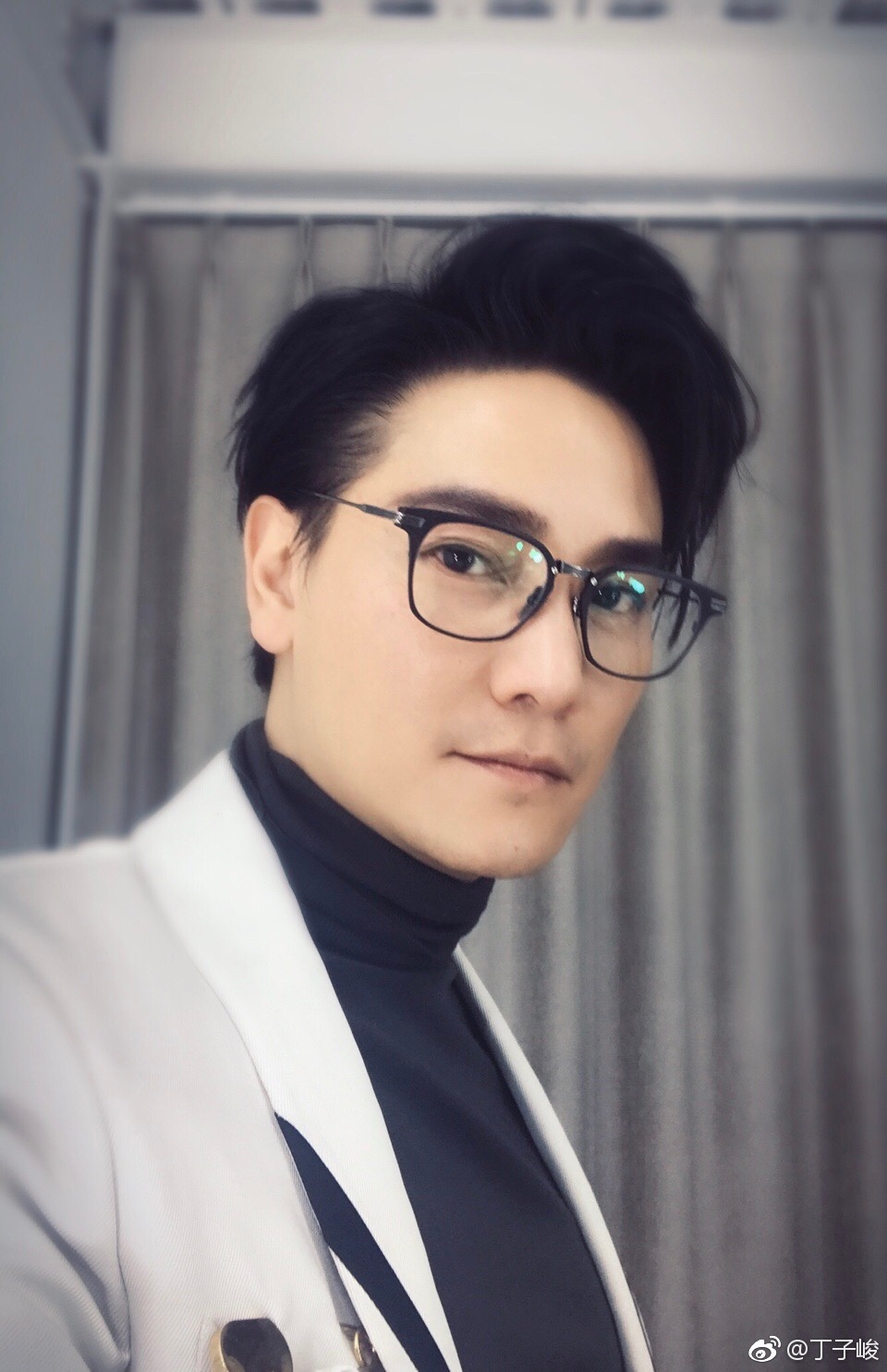 丁子峻是富二代吗 丁子峻和赵丽颖关系为什么捧她