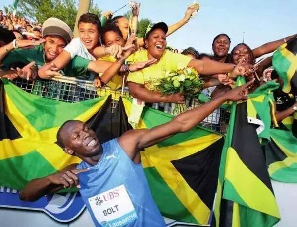 �����12��Ů���˲������ȡ���˹����Ƭ ��˹�ٳɼ�����������