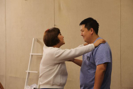 �Ｏ��Ů�����ǰ�С�ﻹ�Ǽ��� �����Ŷ���������Ա����˭