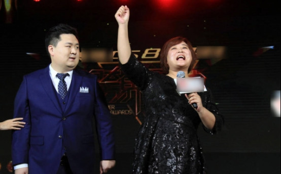 �Ｏ��Ů�����ǰ�С�ﻹ�Ǽ��� �����Ŷ���������Ա����˭