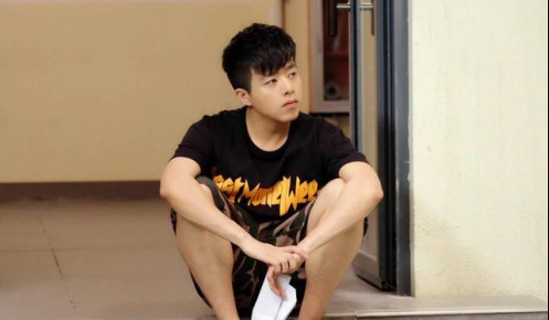 �Ｏ��Ů�����ǰ�С�ﻹ�Ǽ��� �����Ŷ���������Ա����˭