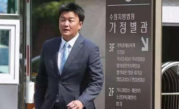 李尹馨男友赵文虞照片 她的身价多少钱