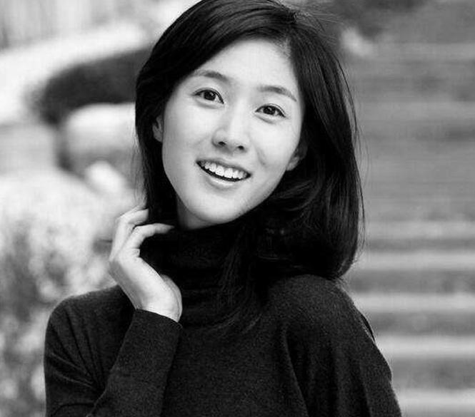 李尹馨男友赵文虞照片 她的身价多少钱