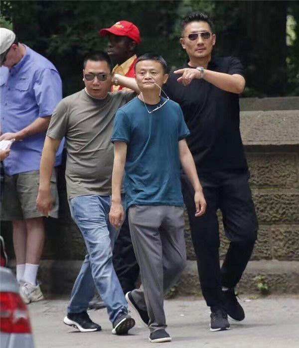 马云边上的保镖年薪多少 马云的保镖可以带枪吗