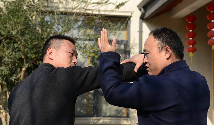 马云边上的保镖年薪多少 马云的保镖可以带枪吗