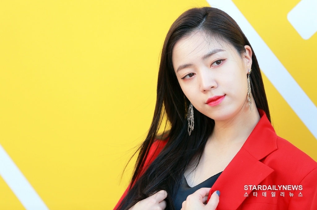 ����ӢΪʲô�ǻ�满���ħ ����Ӣ���Ż�һģһ���Ա�ͼ