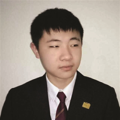 李昕泽父母是做什么的 李昕泽现在身价多少