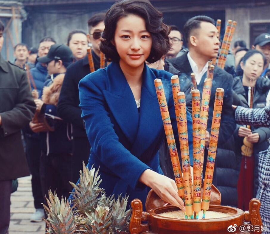 �����ú������е���ĶԱ��� ������������˭