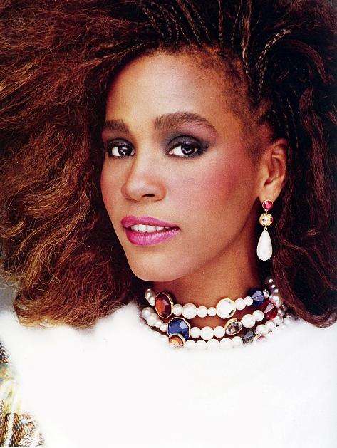 惠特妮休斯顿怎么死的 惠特妮休斯顿经典歌曲大全