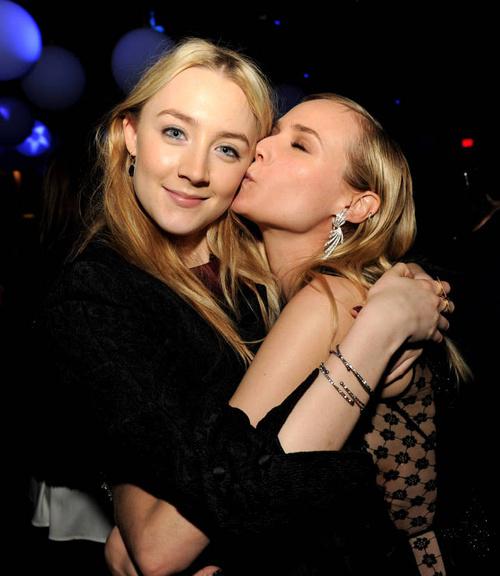 ����ɯ�������ں���ֵ�۷�ʱ����Ƭ�Ա� ������Ůͬ������