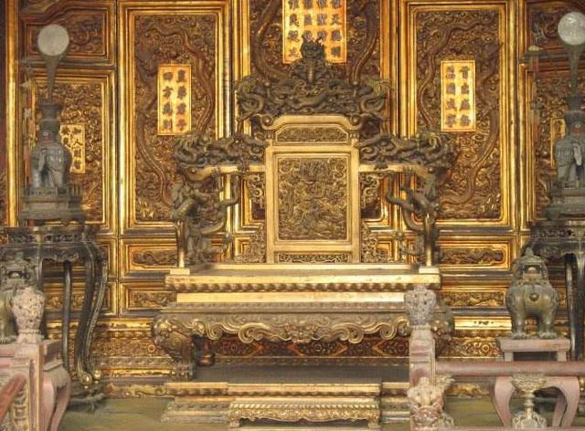 瓦德西坐龙椅说了什么老照片曝光 坐故宫龙椅的下场死的很惨吗