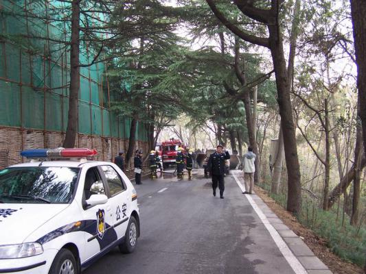 ��ɽ��������·�����¼� ������·��ʬ���������