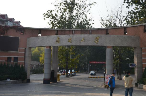 ��ɽ��������·�����¼� ������·��ʬ���������