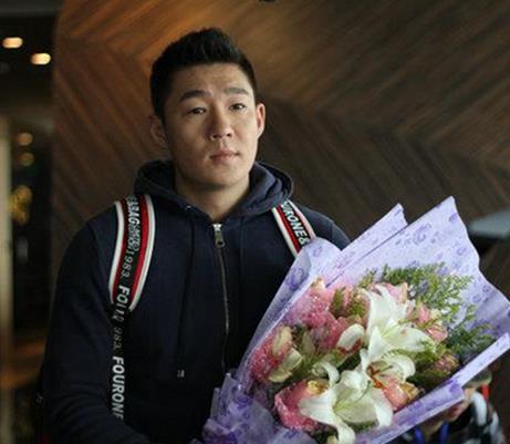 ������Ա��Ƭ����� ����������˭���ڱ�ʾ����ɿ���һ��