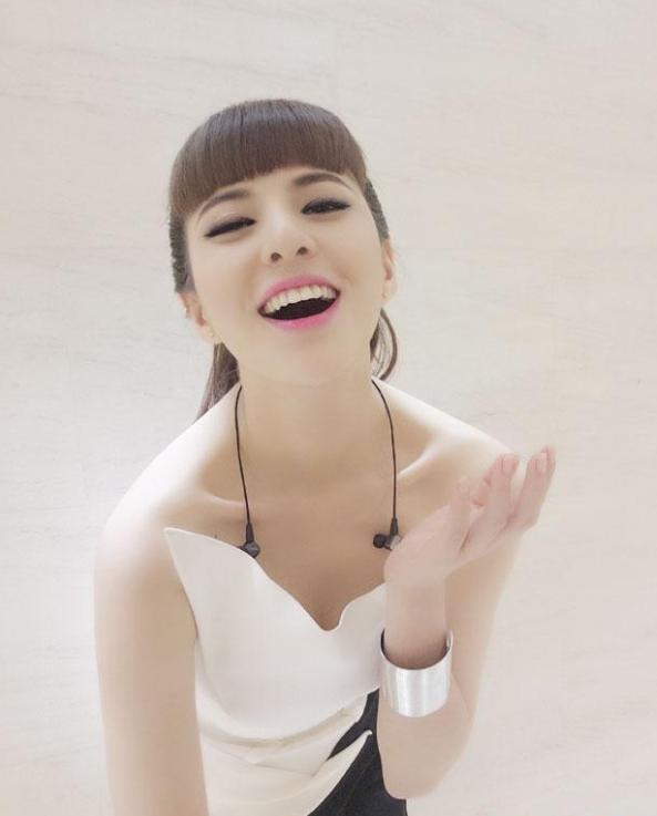 中国好声音歌手贝贝(李邹珺)现状如何 她身材超好组图