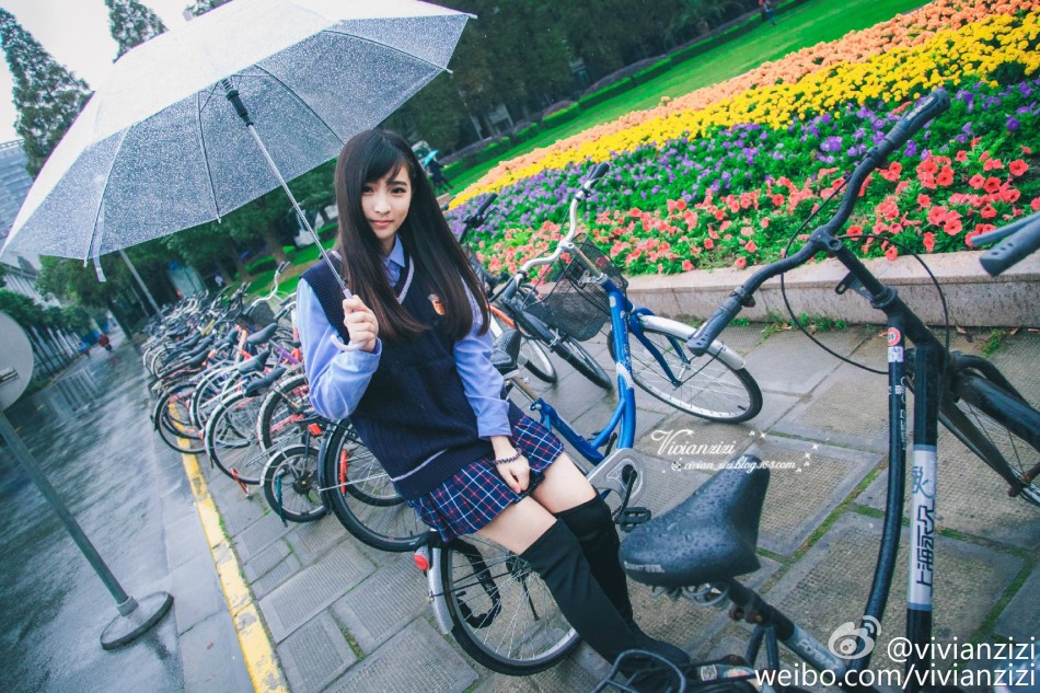 厦门外语学校一女大学生被冠以“厦门最美校服女生”走红 保送上海高校