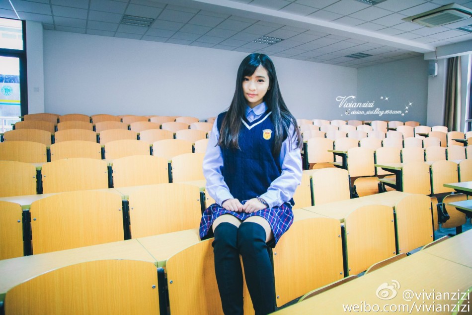 厦门外语学校一女大学生被冠以“厦门最美校服女生”走红 保送上海高校