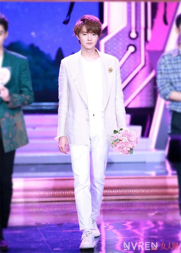 �ٺ����������ϳ��ĸ��ʲô �ٺ����ڵ�Ů������˭