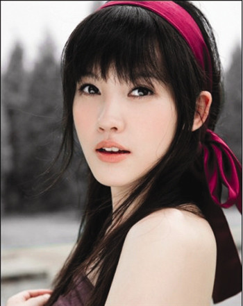 杨子姗是兜赤地包天吗 杨子姗整容前的样子照片