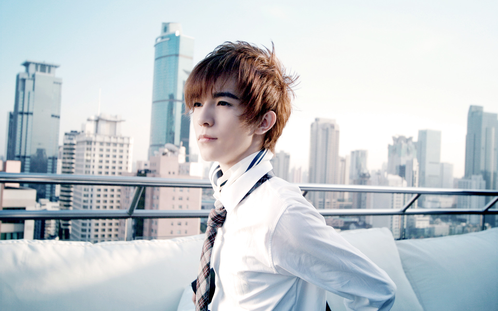 郭敬明的商业帝国探秘 郭敬明现在身价多少