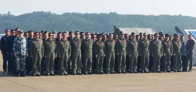 余旭牺牲的原因 空军女飞行员余旭跳伞撞到僚机副翼