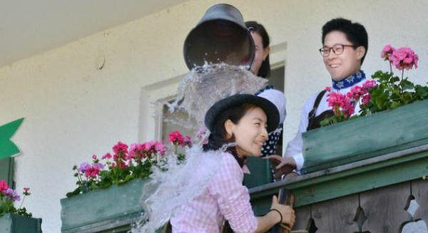 郭晶晶对老公唱情歌示爱被泼冷水 郭晶晶霍启刚大秀恩虐死单身狗