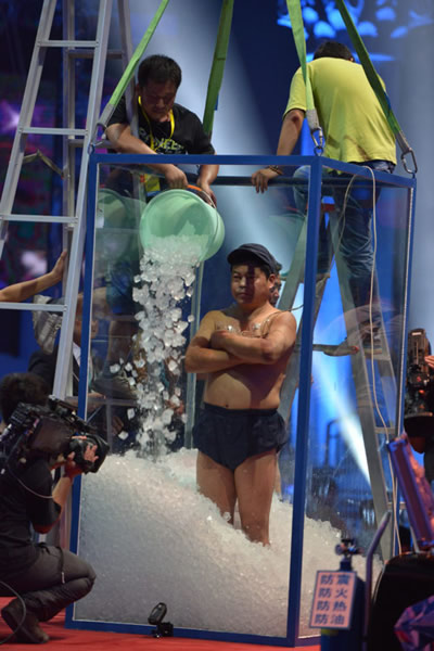 金松浩挑战不可能怎么做到的 金松浩挑战冰王现场组图