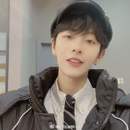 �������ξ�Ȼ��Ů�� ��û���ؿ�����̫���к���