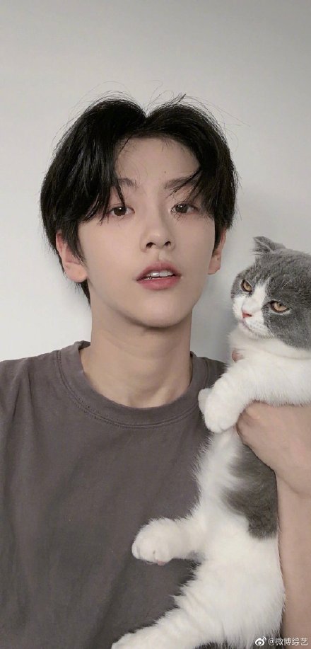 �������ξ�Ȼ��Ů�� ��û���ؿ�����̫���к���