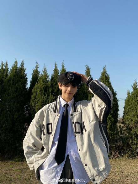 �������ξ�Ȼ��Ů�� ��û���ؿ�����̫���к���