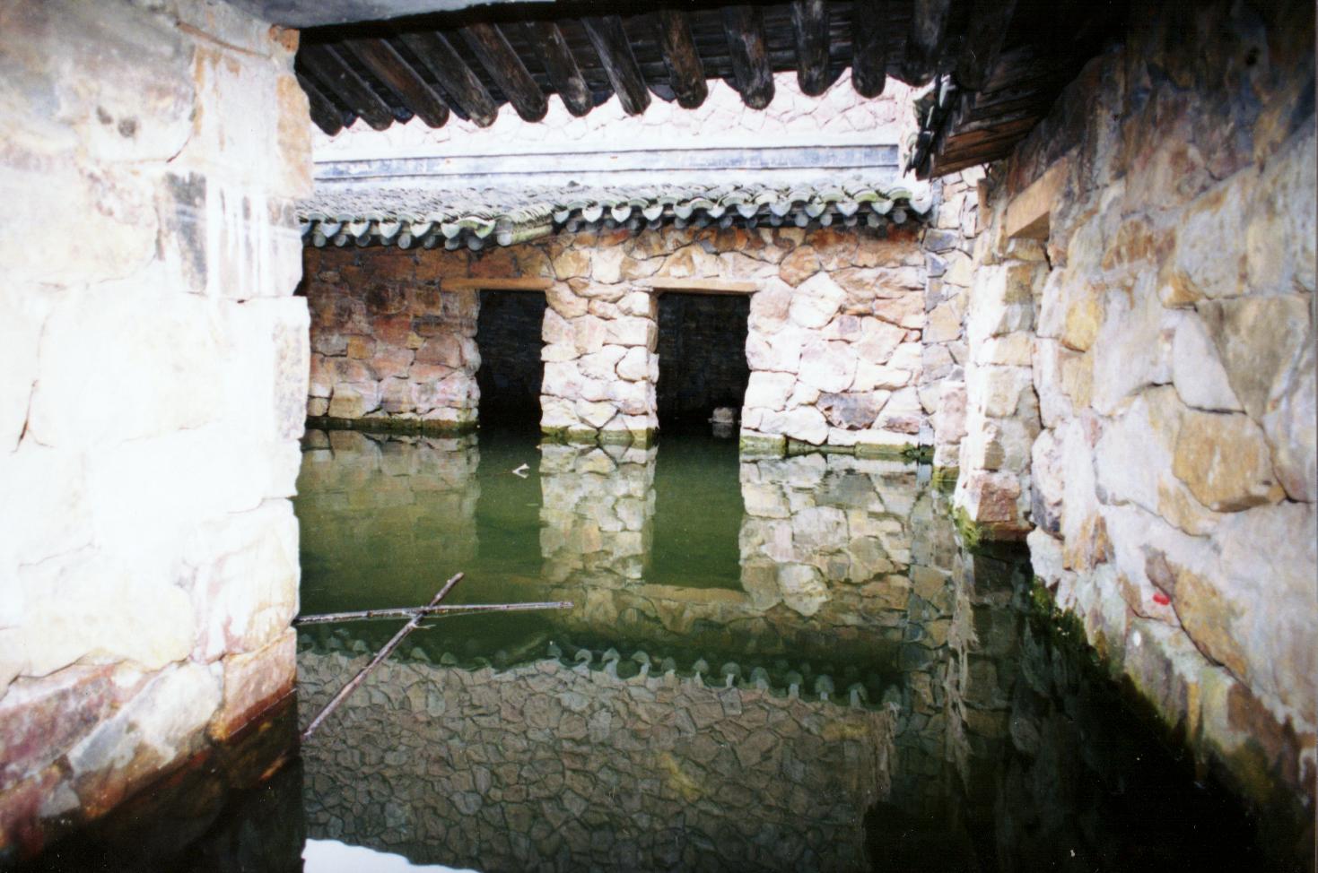 水牢的可怕之处是什么 真实的水牢受刑罚图片