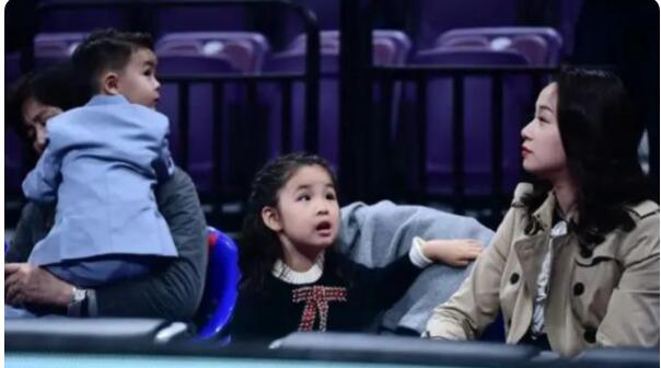 ������������ CBA��һ˧�����������鱬���������