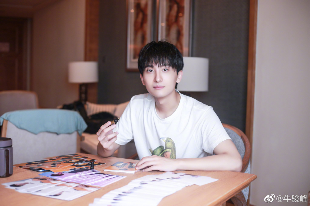 ţ����Ϊʲô���޹� �����ڵ�Ů������˭