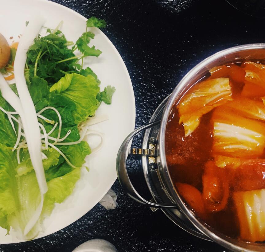 ���ص��˿��ԳԼ����� ����������Ů����ļٵ�