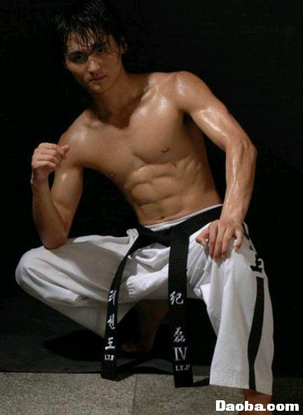 跆拳道黑带九段能打几个普通人 跆拳道练到黑带要多久