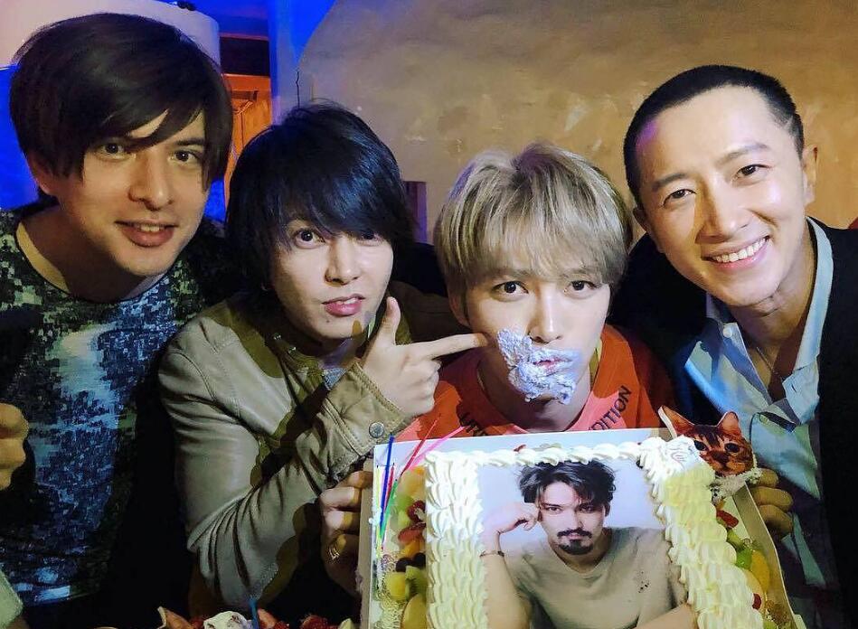 ������Ϊʲôϲ������ ������ǰŮ���������ǳԲ�