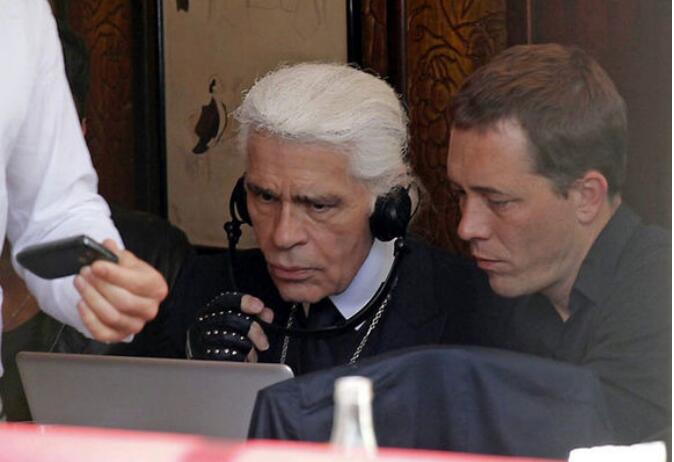 ����������쳲����۾���������Ƭ �Ϸ�ү�������г��Ƕ���˭