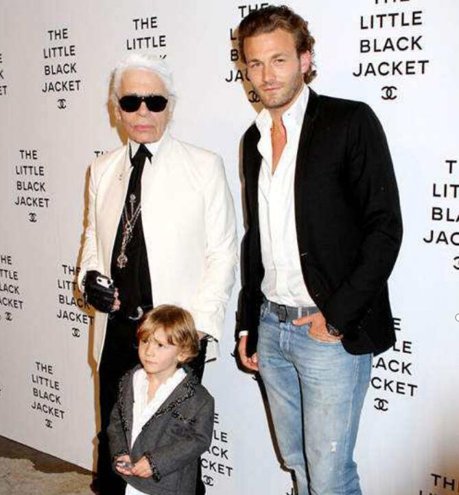 ����������쳲����۾���������Ƭ �Ϸ�ү�������г��Ƕ���˭