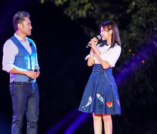 吴秀波在我们来了唱的歌叫什么 吴秀波是歌手出身吗