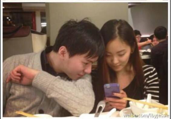 ����Ҷ�մ���˭�������� Ů����������