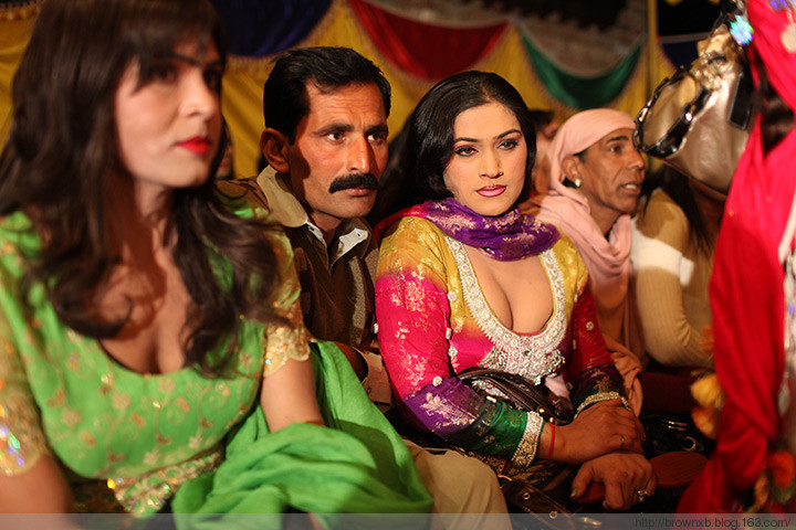 �����еİͻ�˹̹��Ůͼ Ȣ�ͻ�˹̹Ů�˶���Ǯ