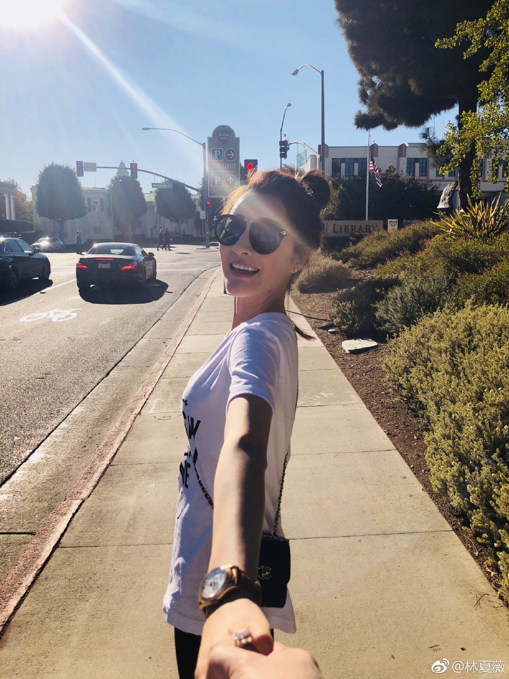 ����ޱ�������ϼ�� ���˹��԰׸�����ͷ��